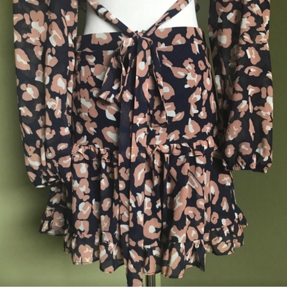 CBR Ruffle Women’s Long sleeve Cutout Back Drawstring V-neck Dress Size Small - Picture 4 of 6